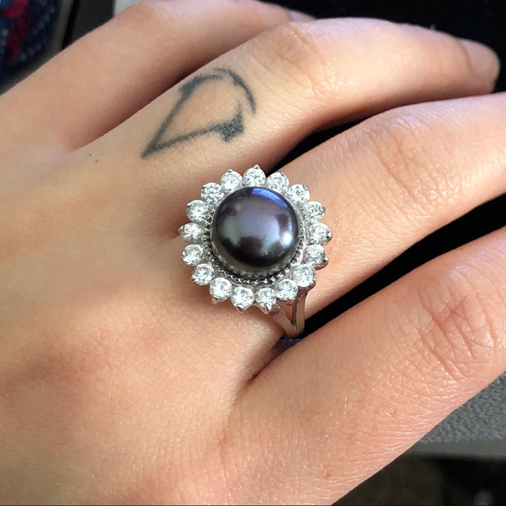 Tahitian Black Pearl w/ Cubic zirconia silver ring